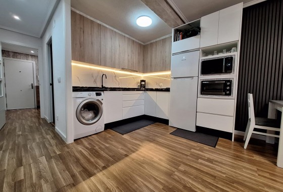 Resale - Apartment / flat - Torrevieja - Centro
