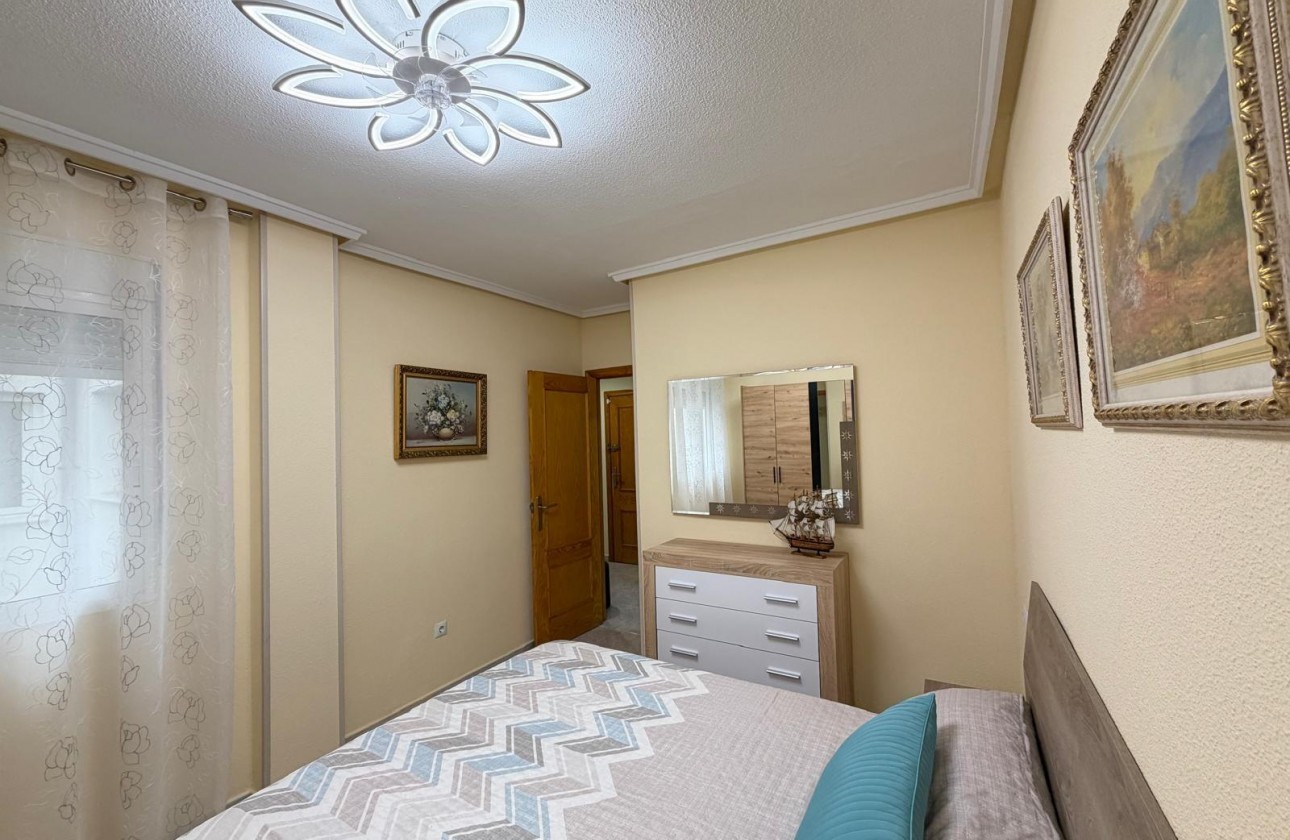 Resale - Apartment / flat - Torrevieja - Playa del Cura