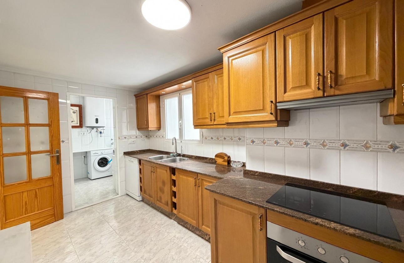 Resale - Apartment / flat - Torrevieja - Playa del Cura