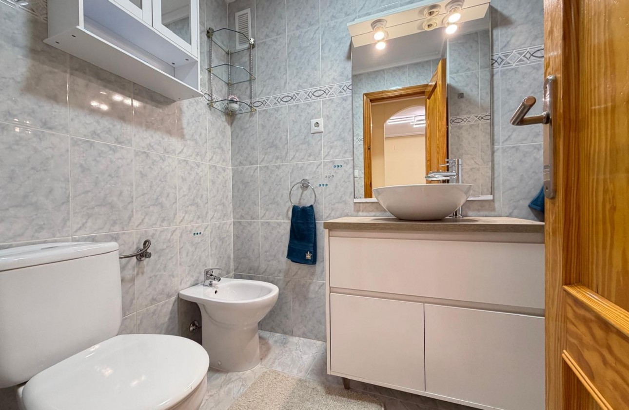 Resale - Apartment / flat - Torrevieja - Playa del Cura