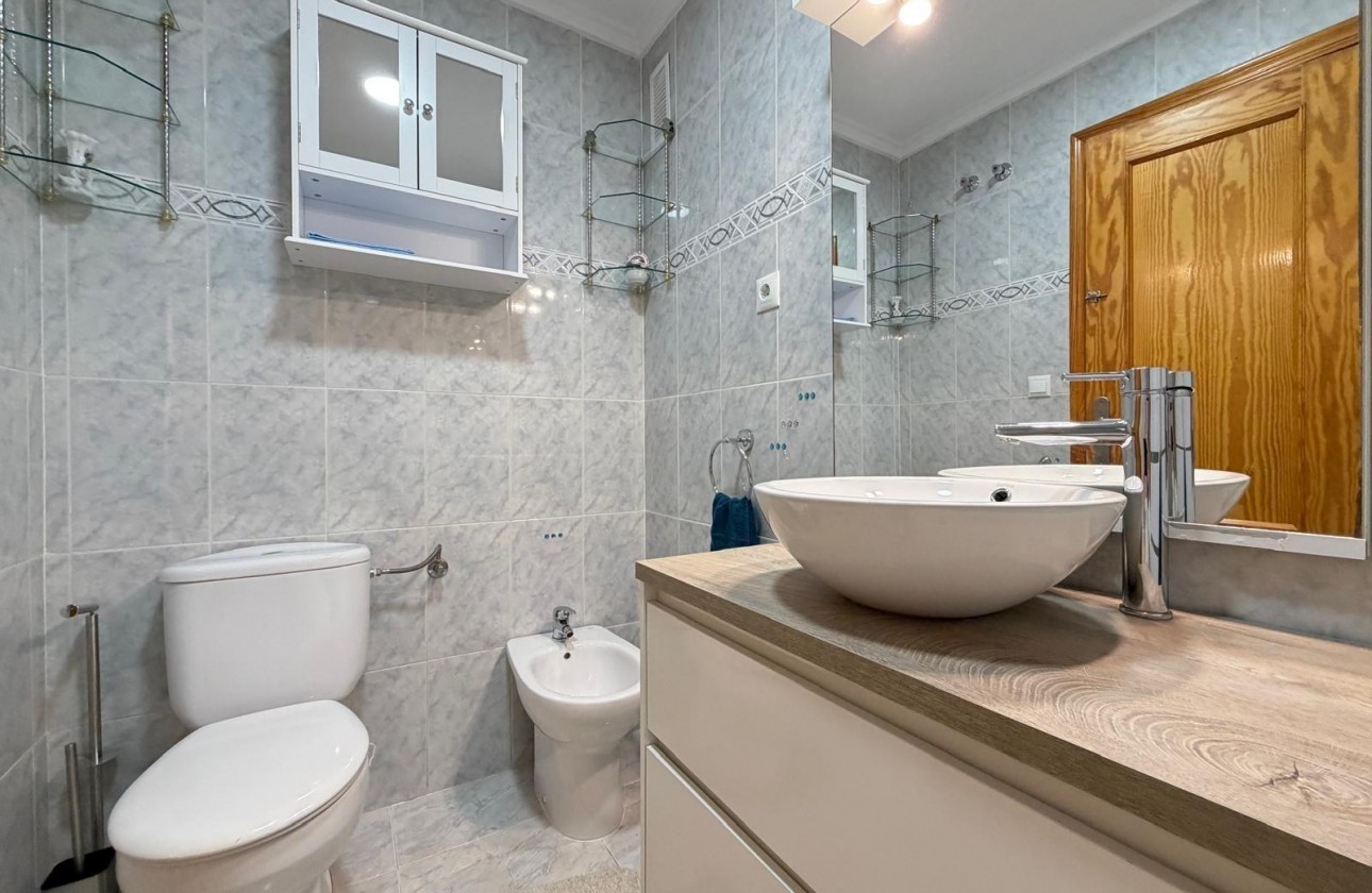 Resale - Apartment / flat - Torrevieja - Playa del Cura