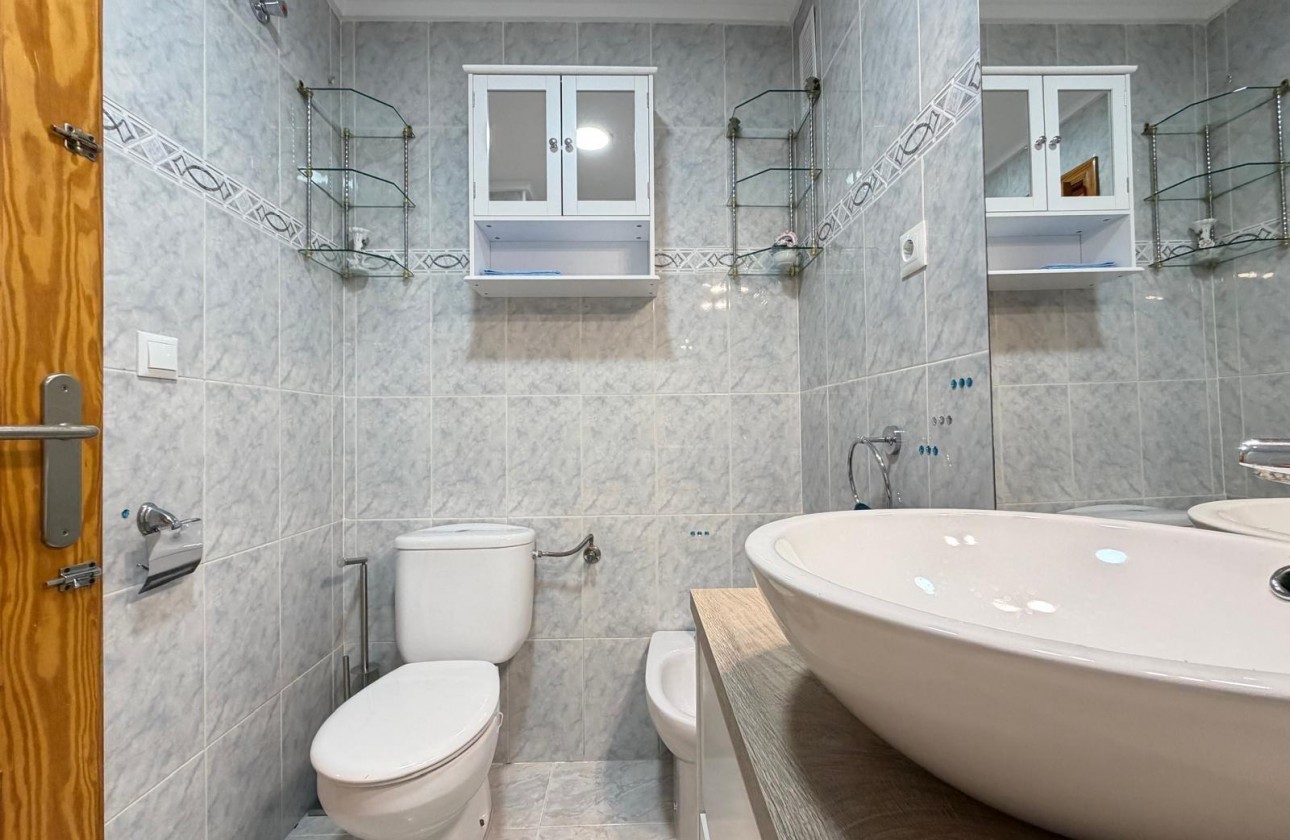 Resale - Apartment / flat - Torrevieja - Playa del Cura