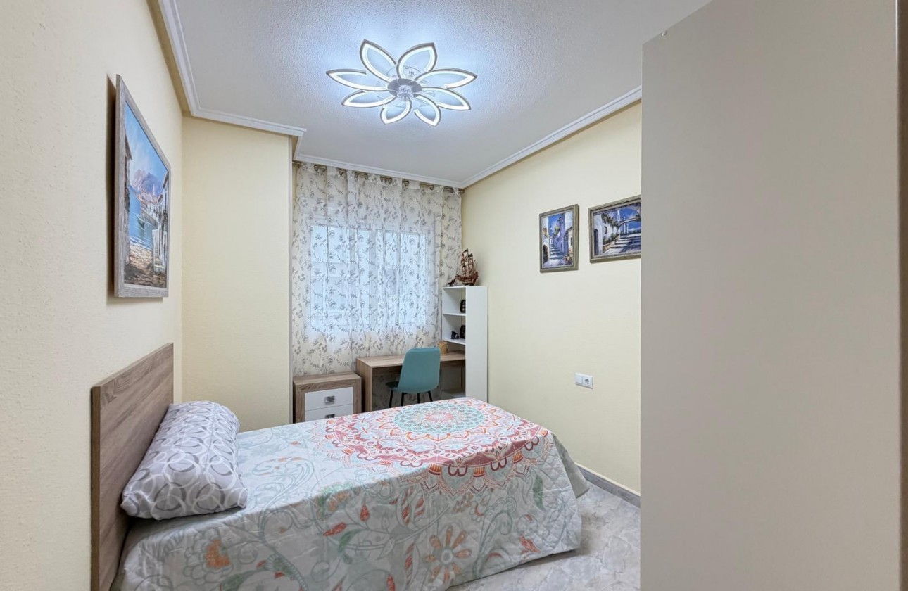 Resale - Apartment / flat - Torrevieja - Playa del Cura