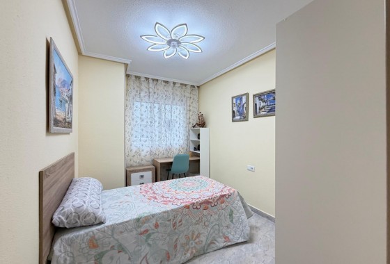 Resale - Apartment / flat - Torrevieja - Playa del Cura