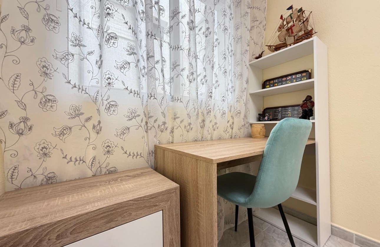 Resale - Apartment / flat - Torrevieja - Playa del Cura