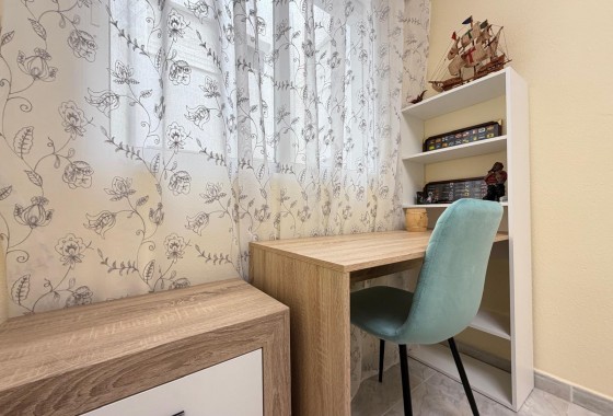 Resale - Apartment / flat - Torrevieja - Playa del Cura