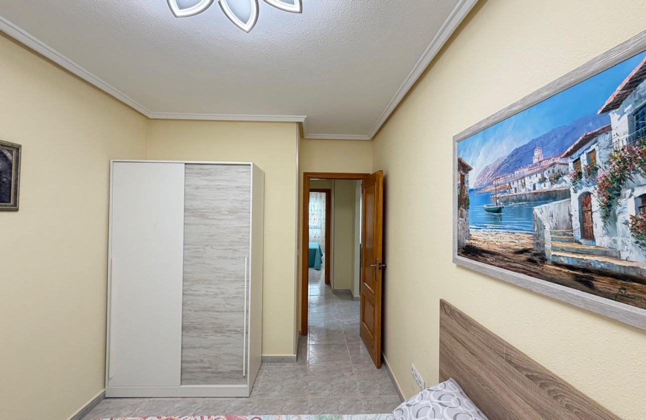 Resale - Apartment / flat - Torrevieja - Playa del Cura