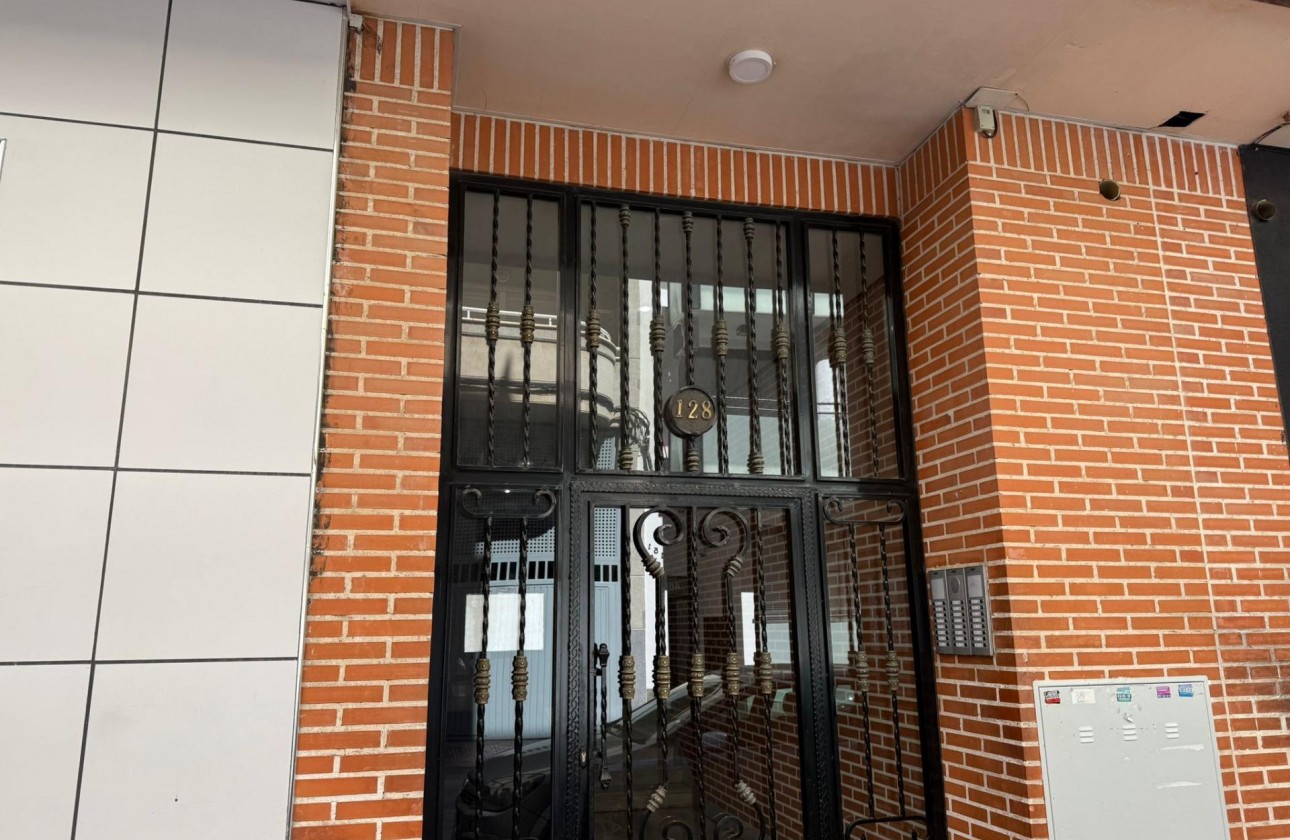 Resale - Apartment / flat - Torrevieja - Centro