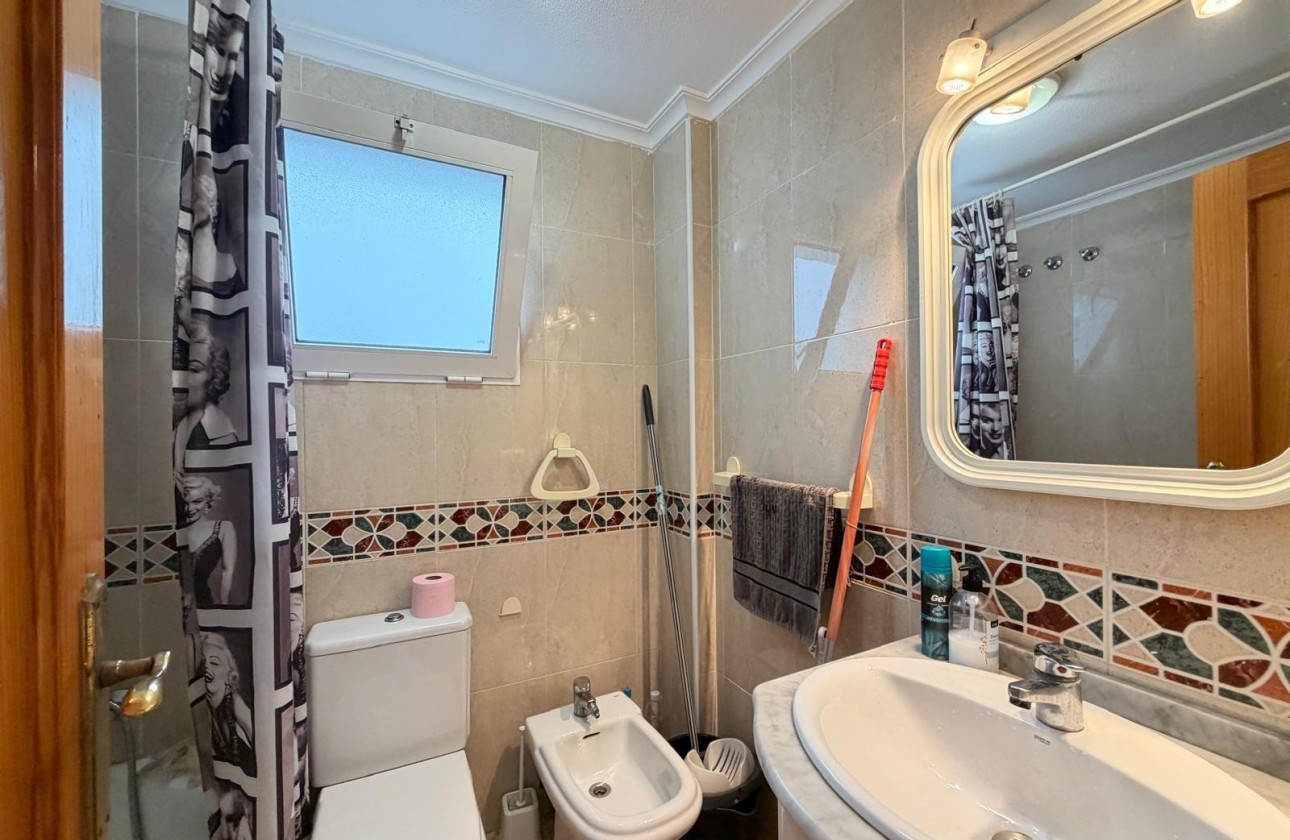 Resale - Apartment / flat - Torrevieja - Playa del Cura