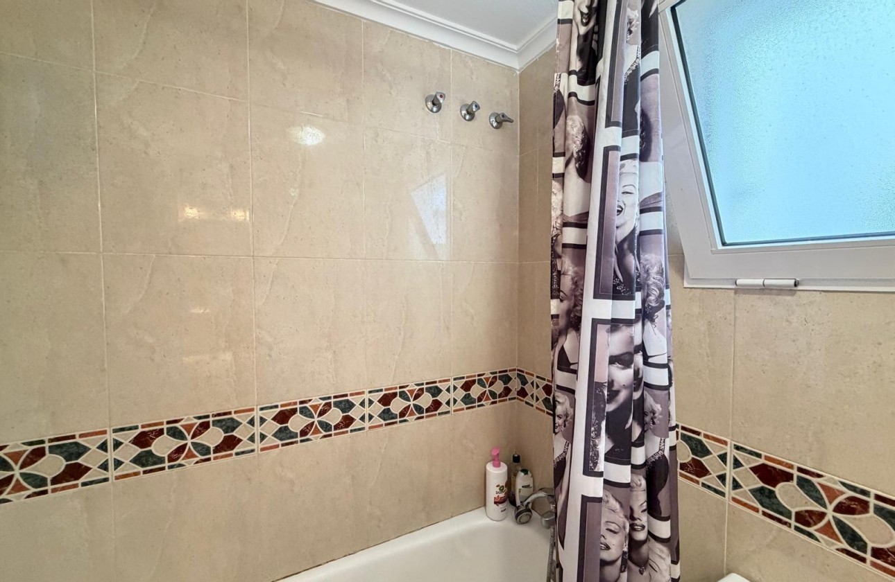 Resale - Apartment / flat - Torrevieja - Playa del Cura