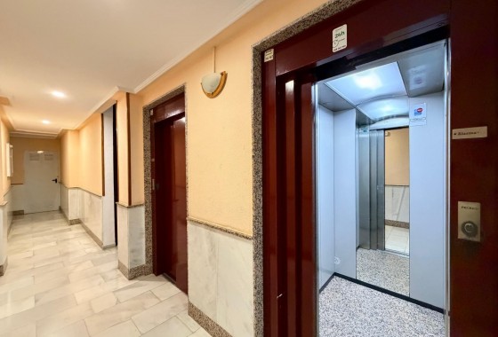 Resale - Apartment / flat - Torrevieja - Playa del Cura