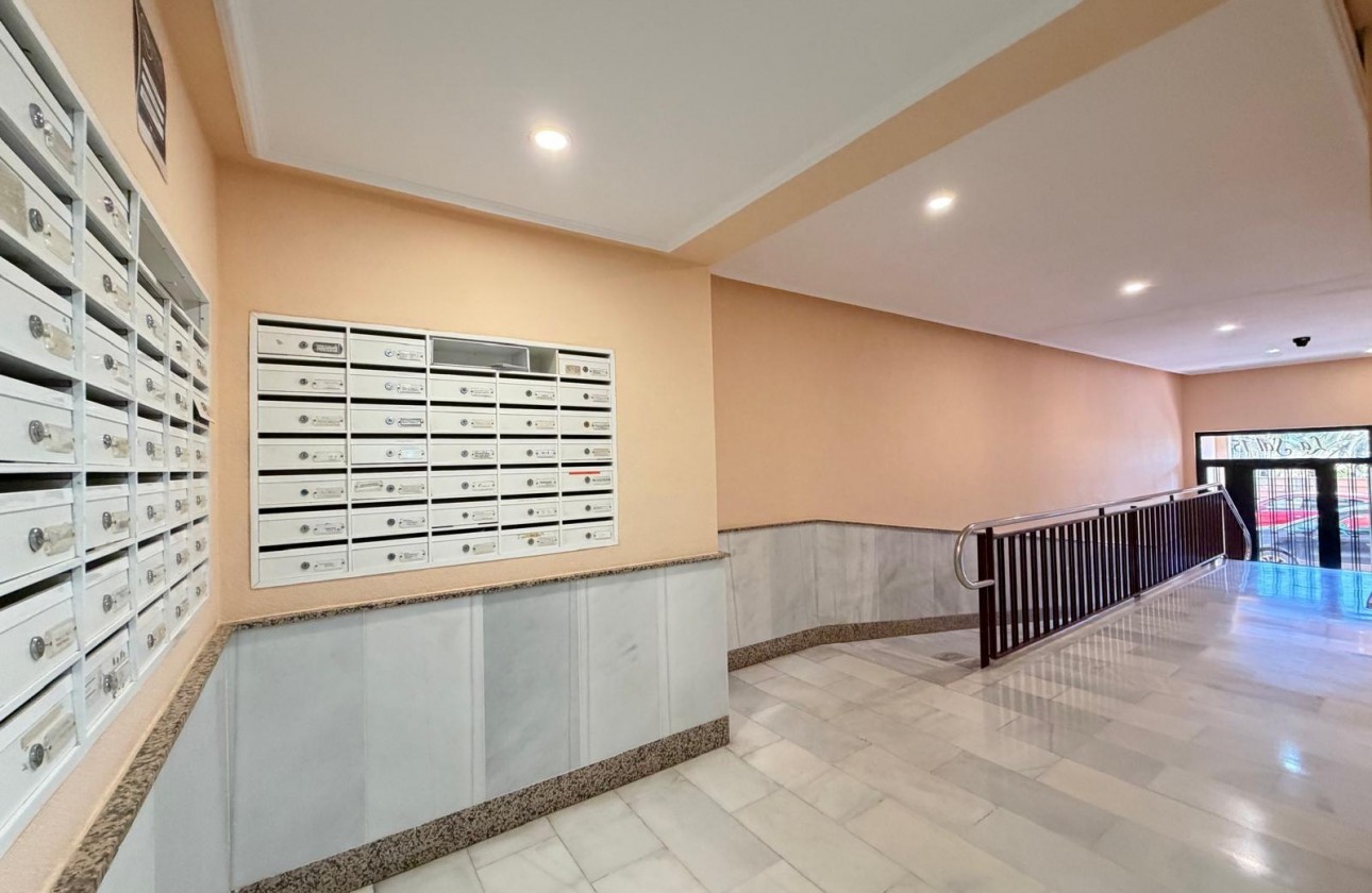 Resale - Apartment / flat - Torrevieja - Playa del Cura