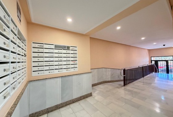 Resale - Apartment / flat - Torrevieja - Playa del Cura
