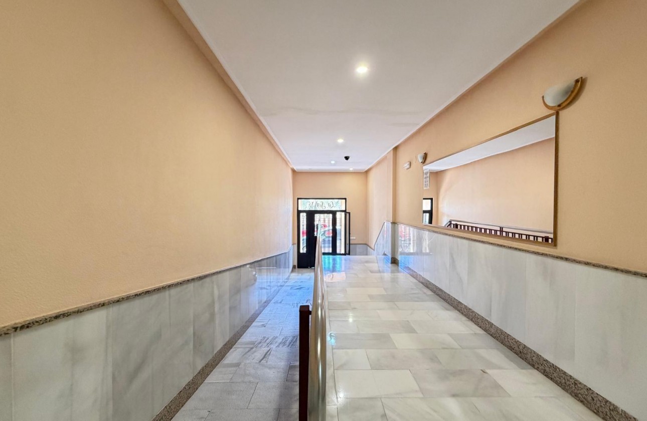 Resale - Apartment / flat - Torrevieja - Playa del Cura