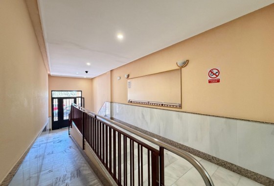 Resale - Apartment / flat - Torrevieja - Playa del Cura