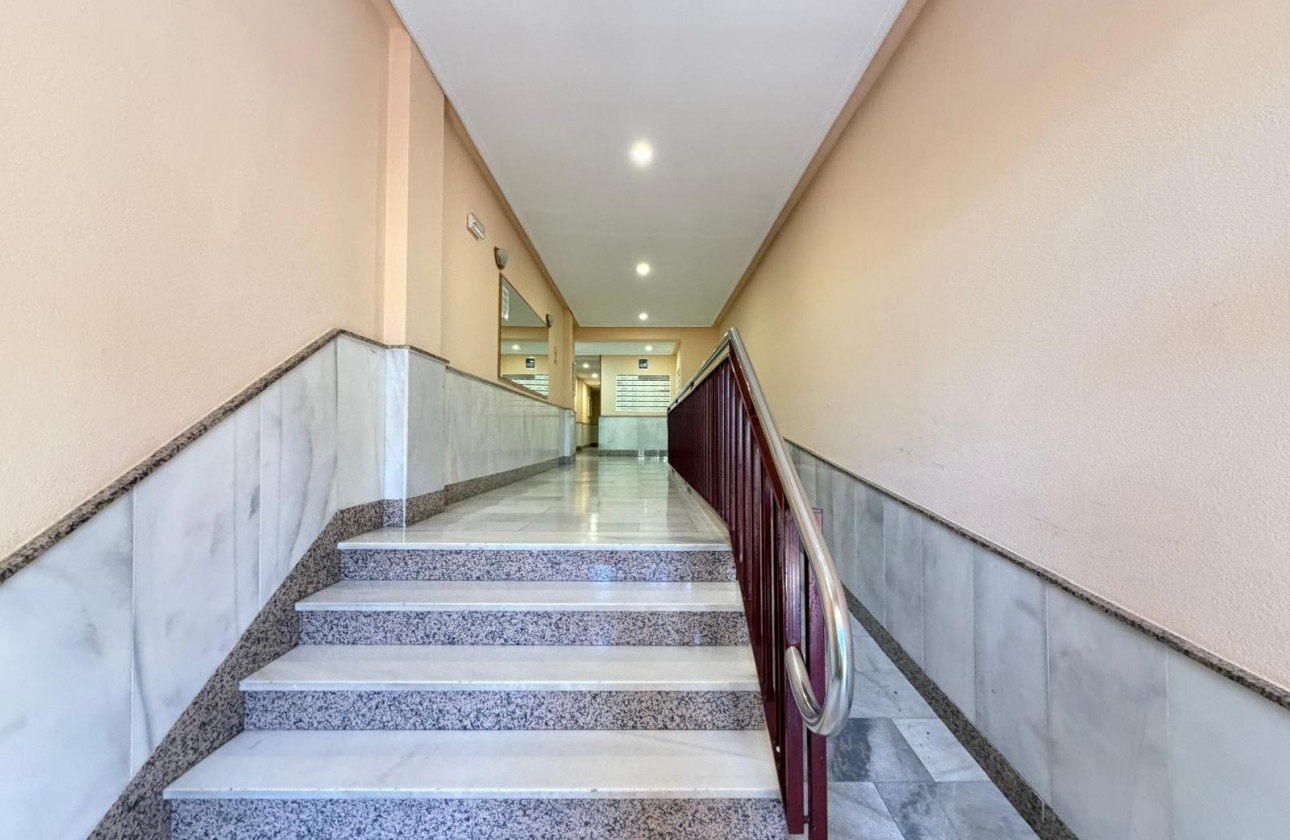Resale - Apartment / flat - Torrevieja - Playa del Cura