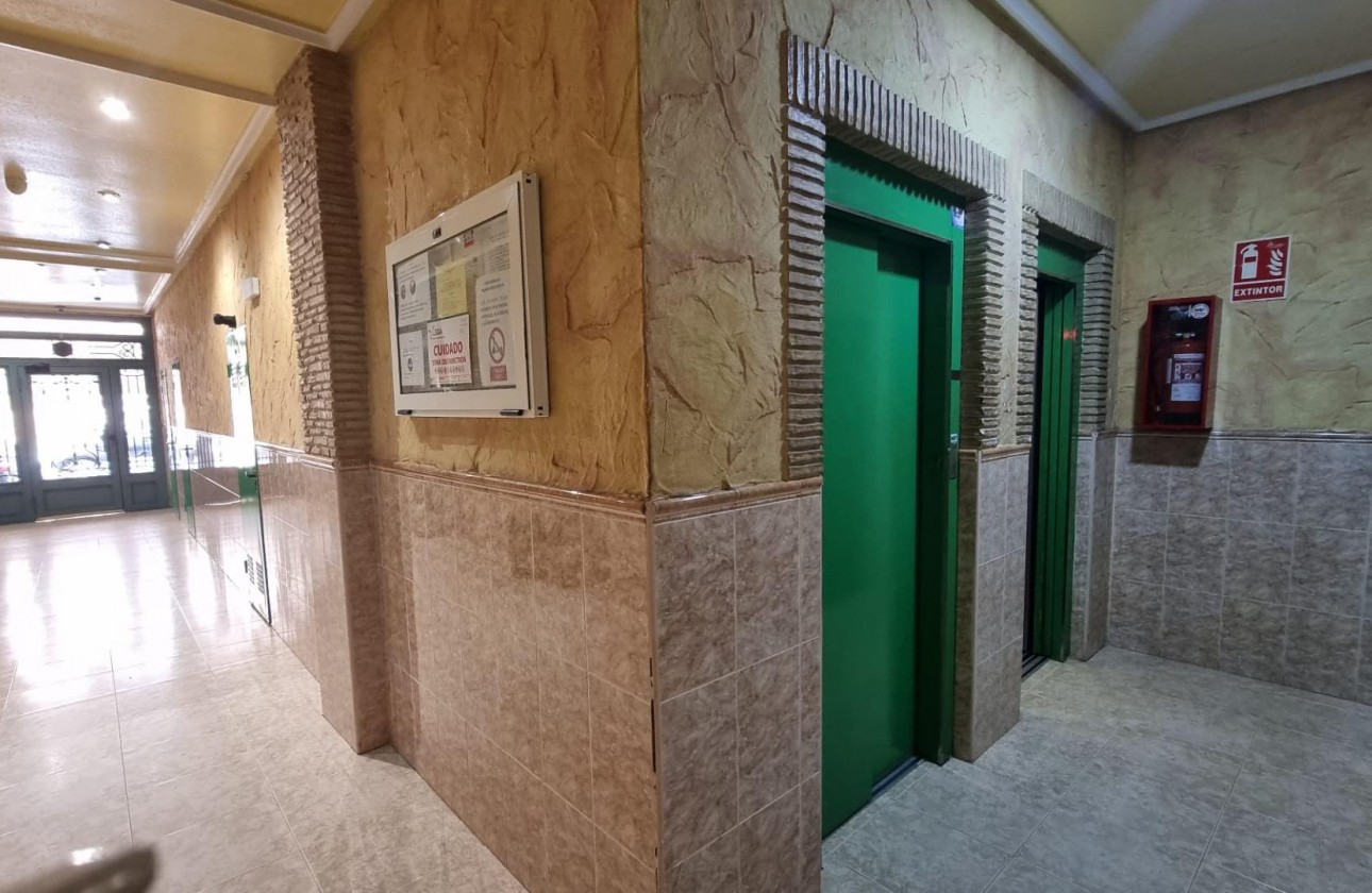 Resale - Apartment / flat - Torrevieja - Acequion