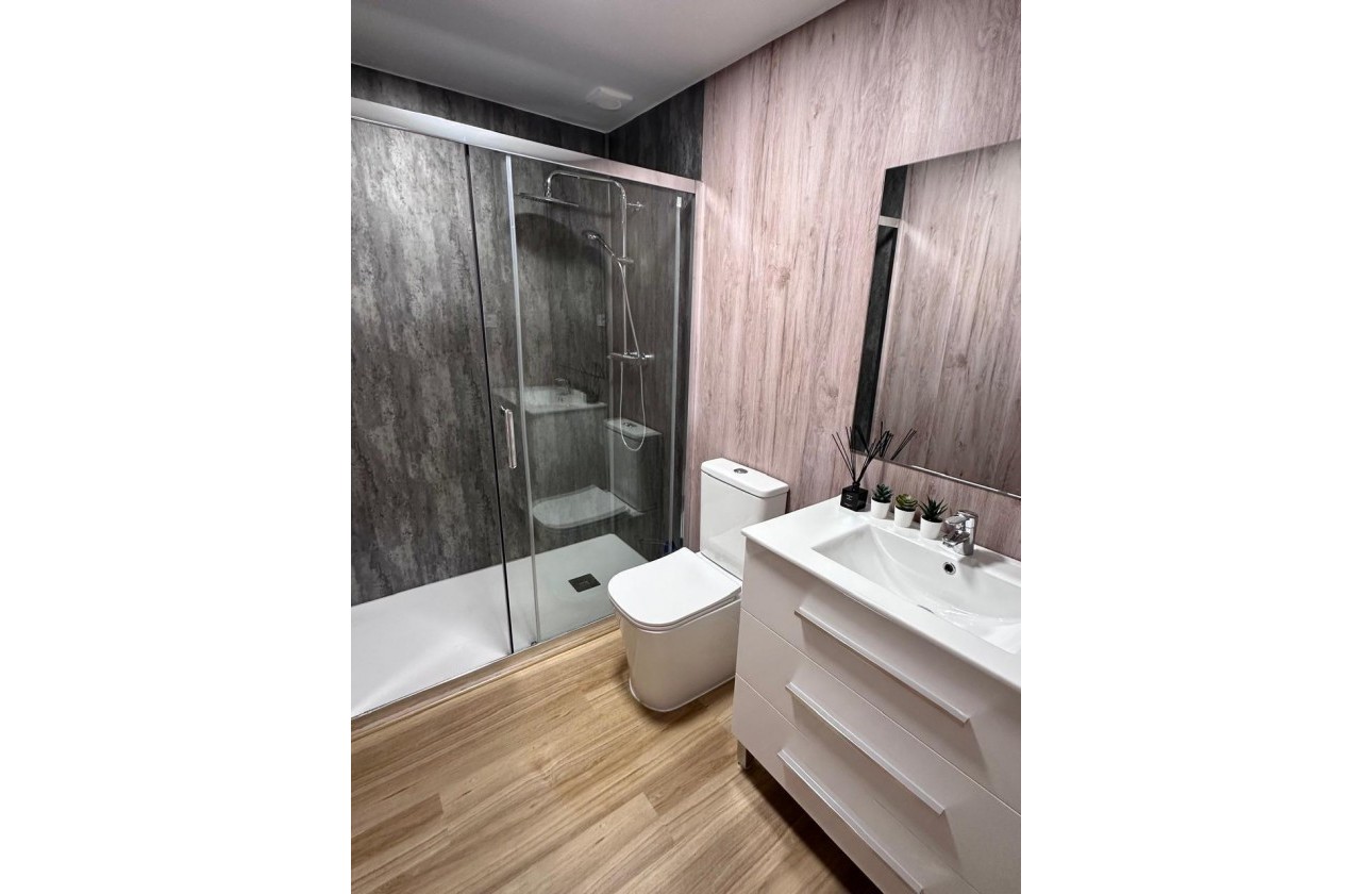 Resale - Apartment / flat - Torrevieja - Estacion de autobuses