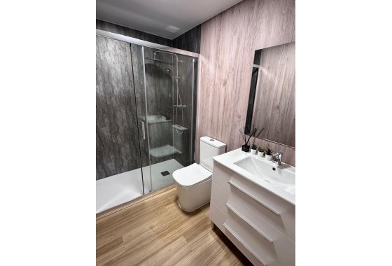 Resale - Apartment / flat - Torrevieja - Estacion de autobuses