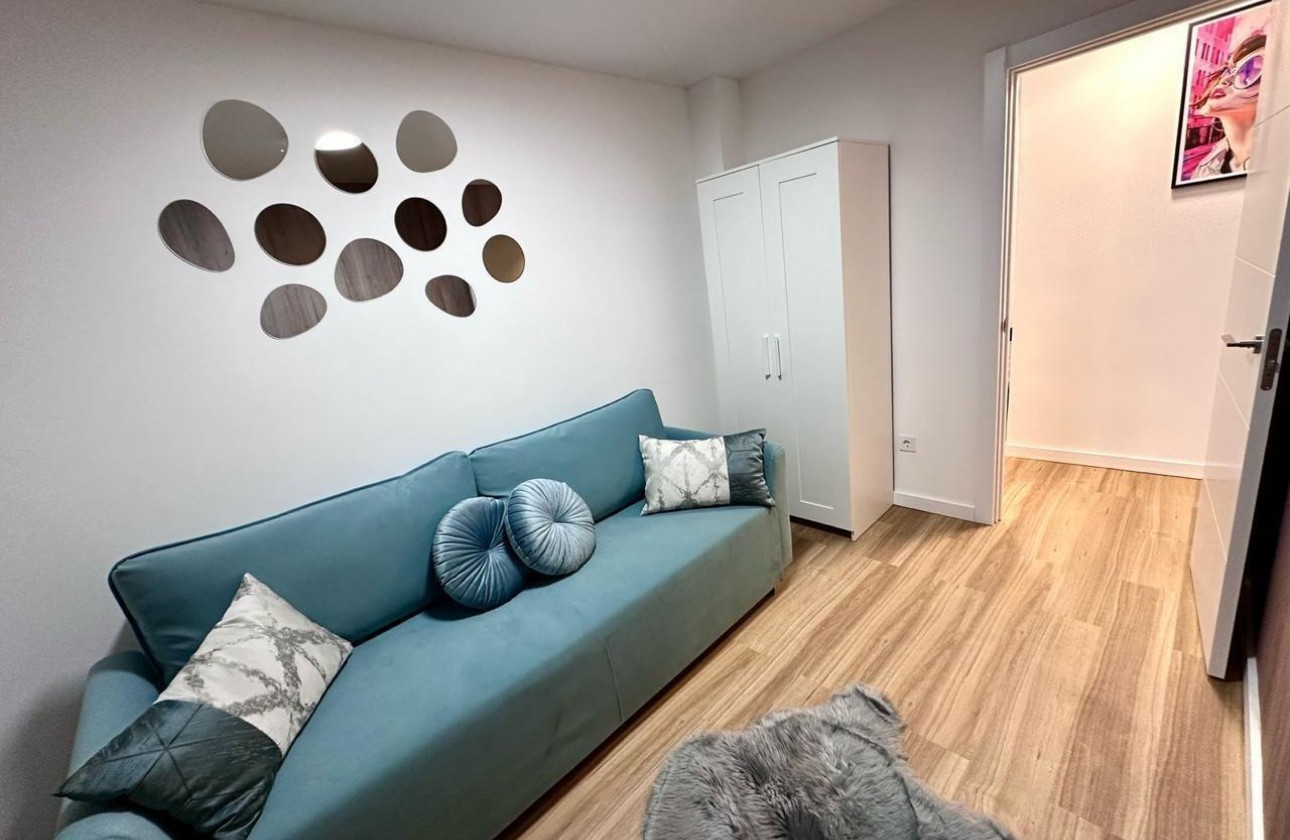 Resale - Apartment / flat - Torrevieja - Estacion de autobuses