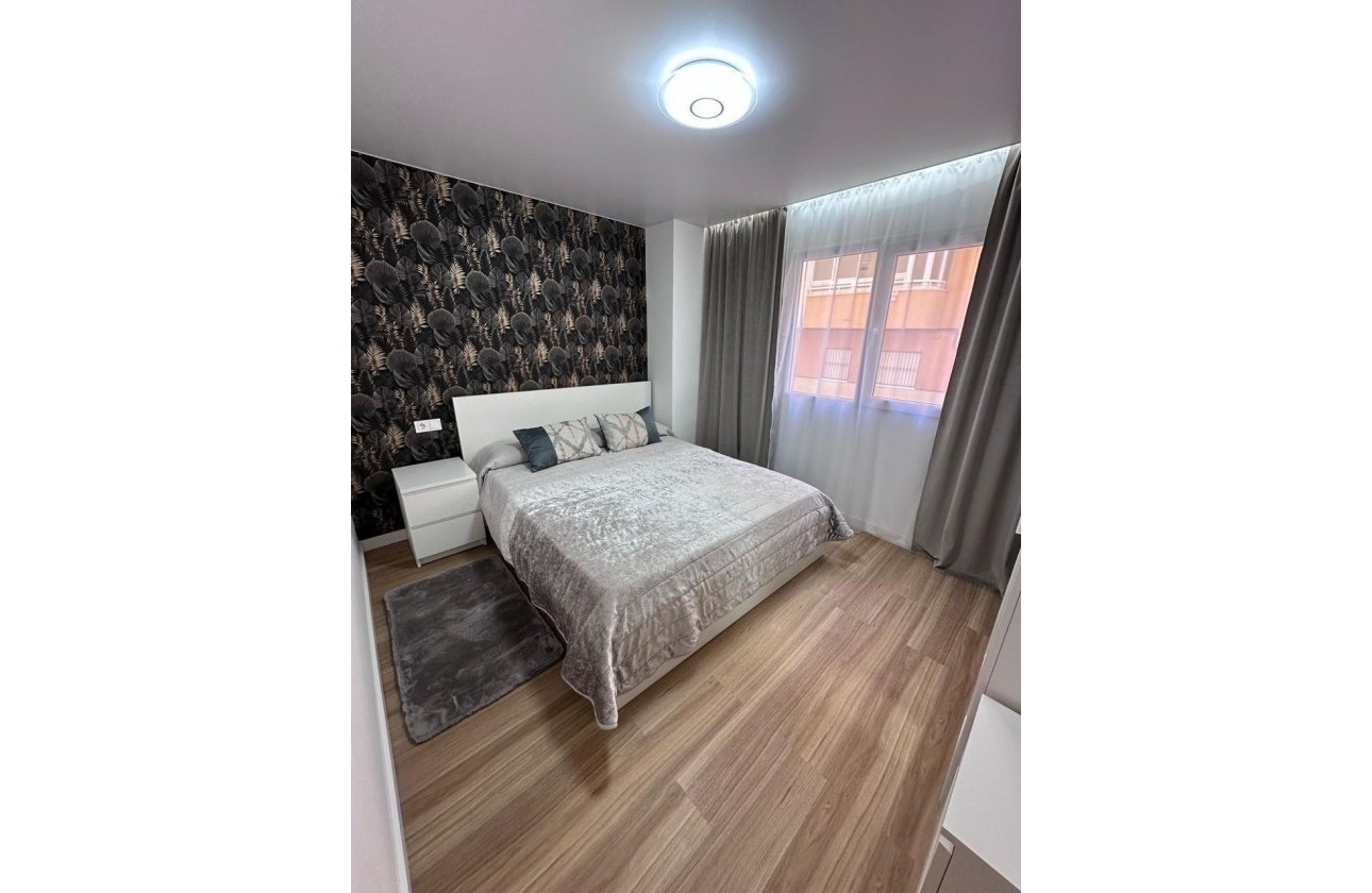 Resale - Apartment / flat - Torrevieja - Estacion de autobuses