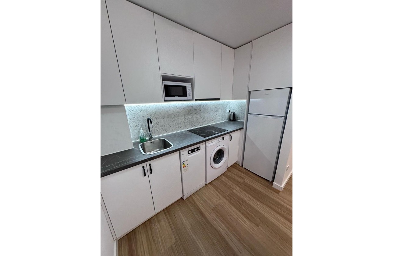 Resale - Apartment / flat - Torrevieja - Estacion de autobuses