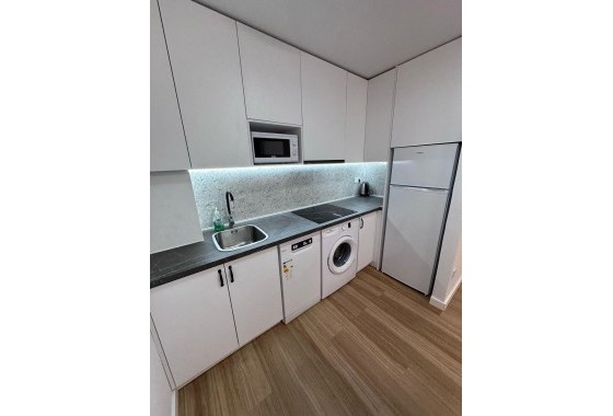 Resale - Apartment / flat - Torrevieja - Estacion de autobuses