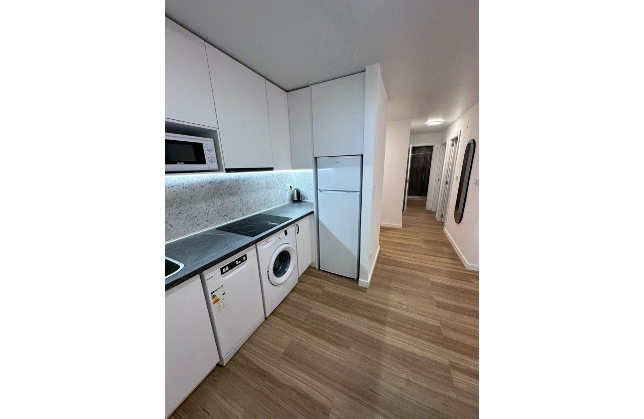 Resale - Apartment / flat - Torrevieja - Estacion de autobuses