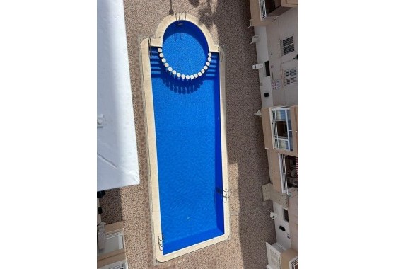 Resale - Apartment / flat - Torrevieja - Estacion de autobuses