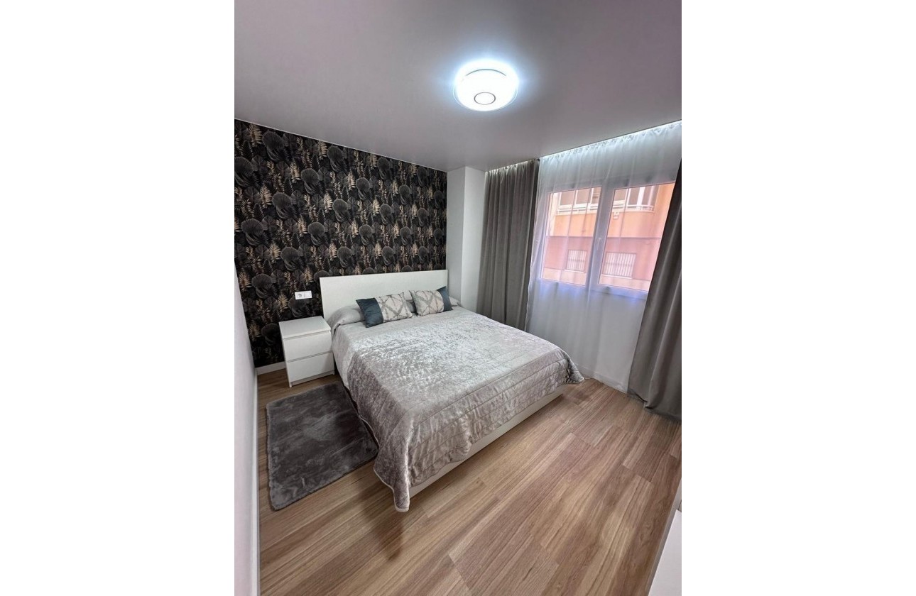 Resale - Apartment / flat - Torrevieja - Estacion de autobuses