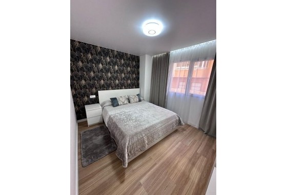 Resale - Apartment / flat - Torrevieja - Estacion de autobuses