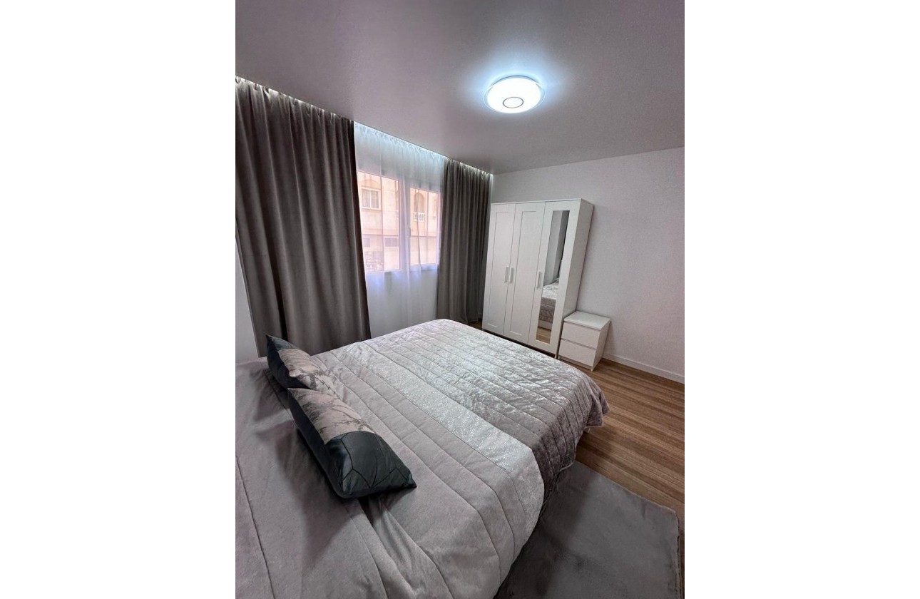 Resale - Apartment / flat - Torrevieja - Estacion de autobuses