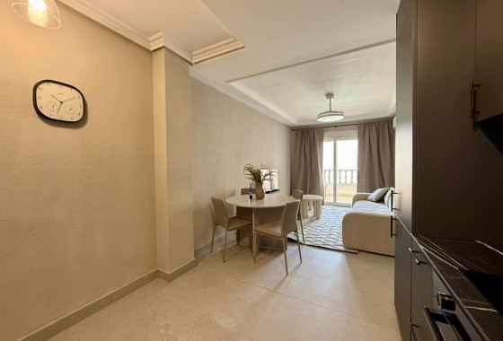 Resale - Apartment / flat - Torrevieja - Playa del Cura