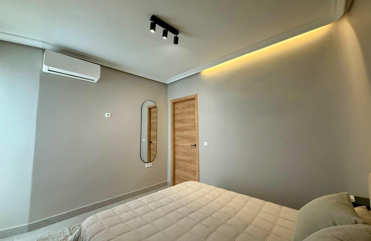 Resale - Apartment / flat - Torrevieja - Playa del Cura
