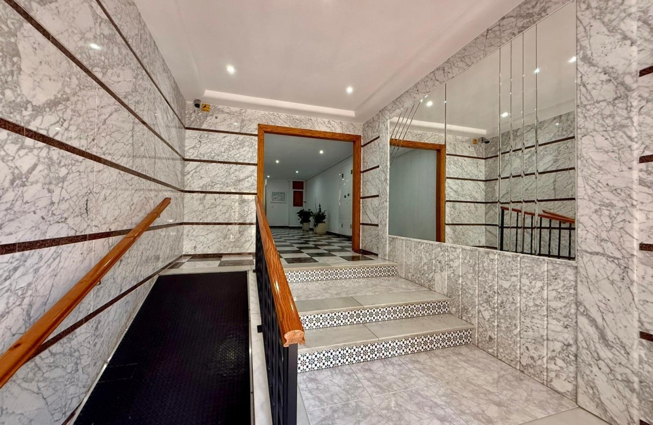 Resale - Apartment / flat - Torrevieja - Playa del Cura