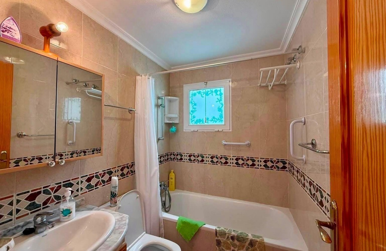 Resale - Apartment / flat - Torrevieja - Playa del Cura