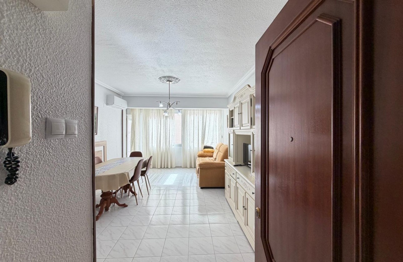 Resale - Apartment / flat - Torrevieja - Estacion de autobuses