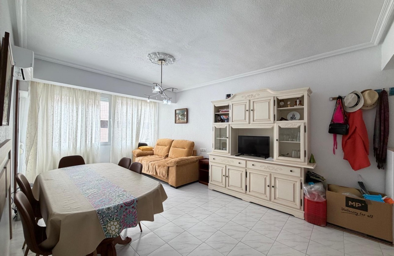 Resale - Apartment / flat - Torrevieja - Estacion de autobuses