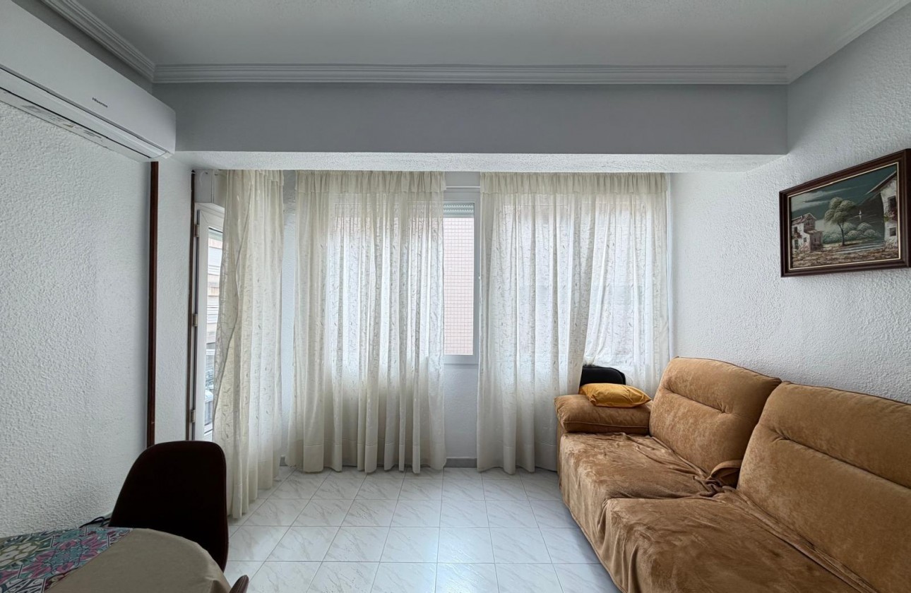 Resale - Apartment / flat - Torrevieja - Estacion de autobuses