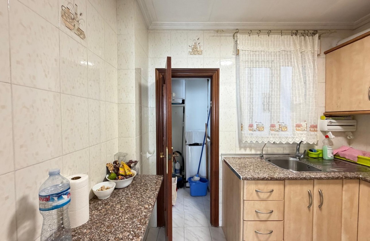 Resale - Apartment / flat - Torrevieja - Estacion de autobuses