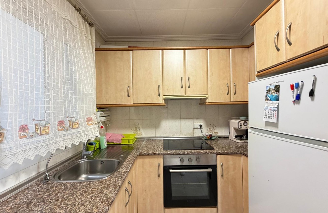 Resale - Apartment / flat - Torrevieja - Estacion de autobuses