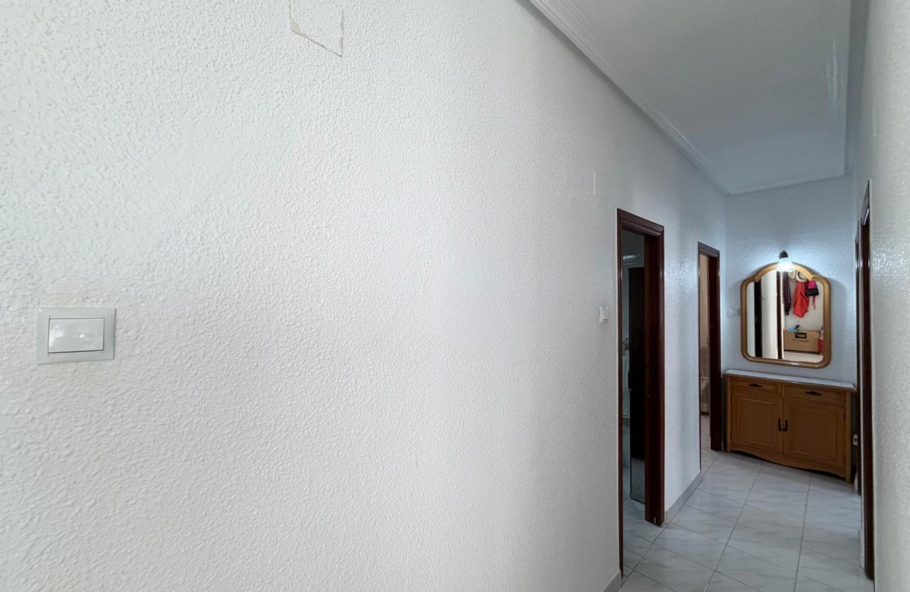 Resale - Apartment / flat - Torrevieja - Estacion de autobuses