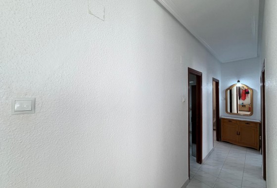 Resale - Apartment / flat - Torrevieja - Estacion de autobuses
