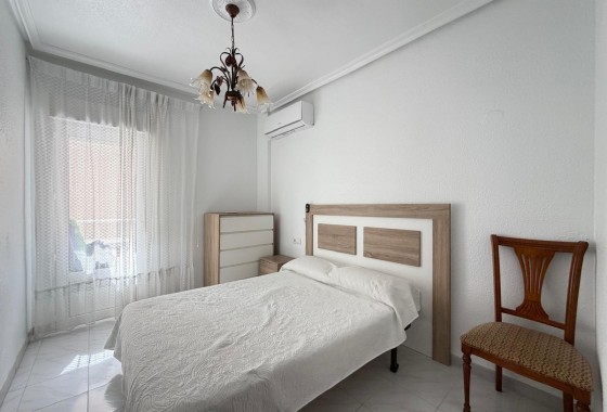 Resale - Apartment / flat - Torrevieja - Estacion de autobuses