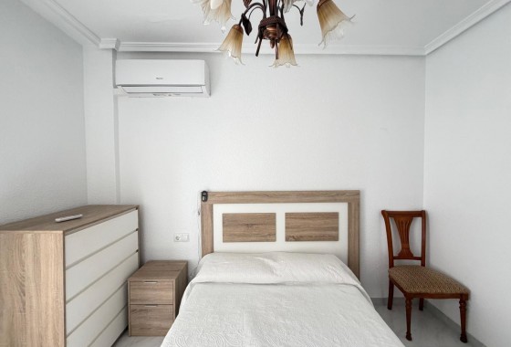 Resale - Apartment / flat - Torrevieja - Estacion de autobuses