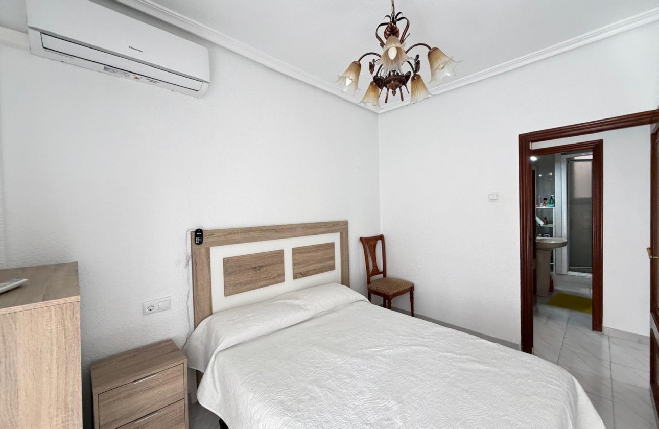 Resale - Apartment / flat - Torrevieja - Estacion de autobuses