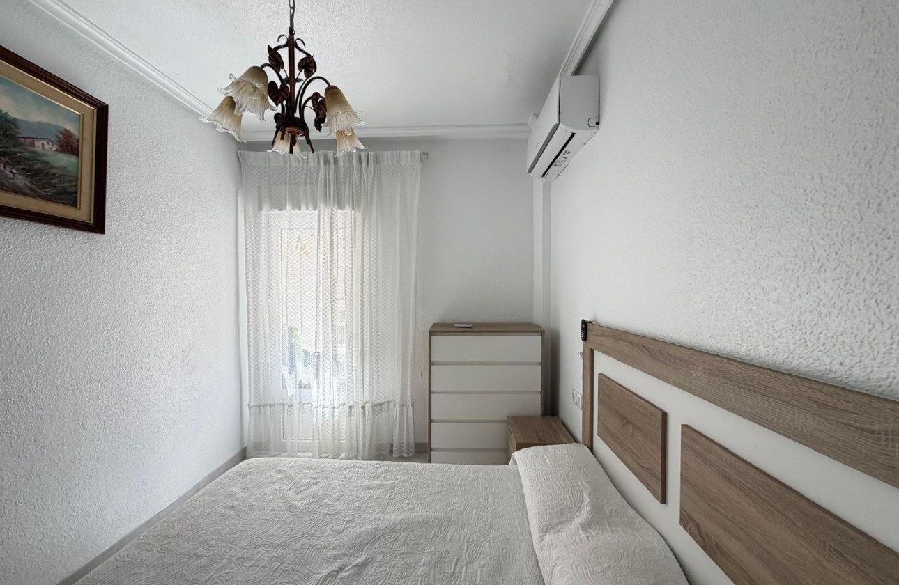 Resale - Apartment / flat - Torrevieja - Estacion de autobuses