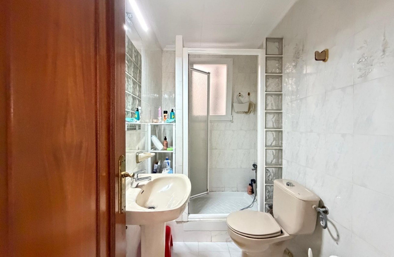 Resale - Apartment / flat - Torrevieja - Estacion de autobuses