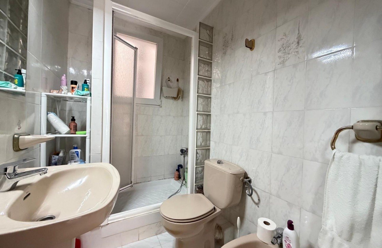 Resale - Apartment / flat - Torrevieja - Estacion de autobuses