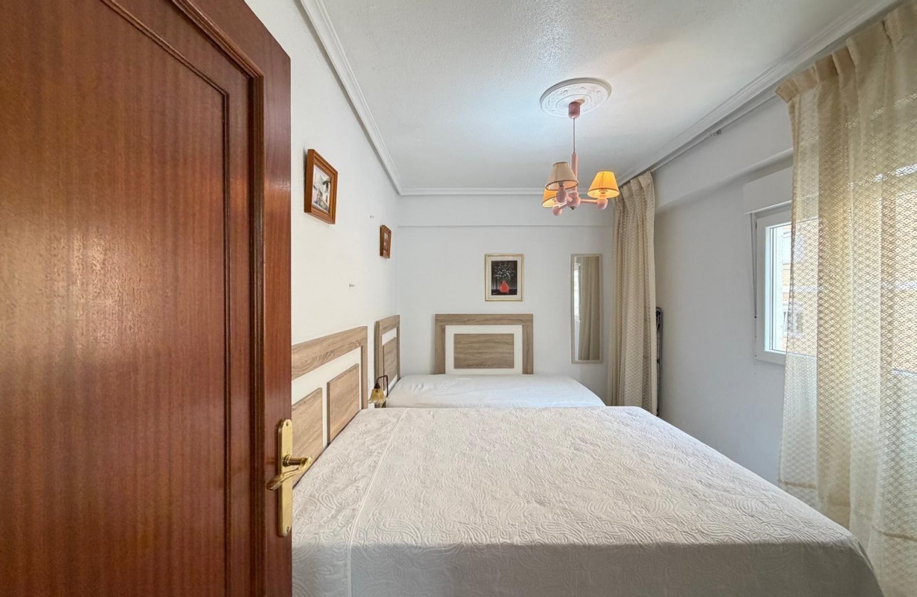Resale - Apartment / flat - Torrevieja - Estacion de autobuses
